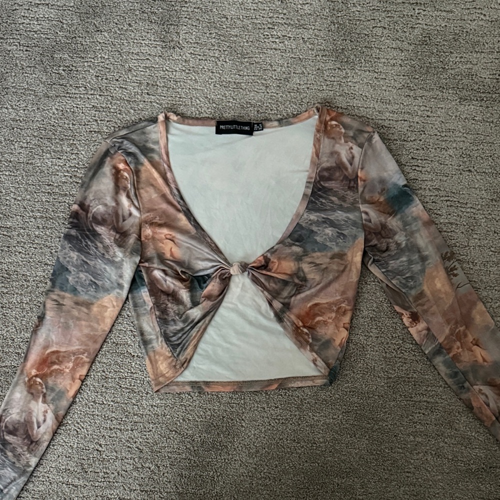 PrettyLittleThing Artistic Print Crop Top